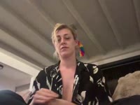 Hi, Im bibetteI like to tease and do a sexy dance for you. Playing together already sounds nice to me, I like to care and please you in every way