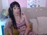 Bonjour , je suis Carla , modèle webcam française depuis 6 ans .La moitié de moi est romantique et l’autre est perverse , ma room est un endroit où j’aime explorer sexuellement et créativement, n’oublie pas de me gâter , chaque attention est appréciée !En privé simple , tu pourras me faire vibrer seins nus, danse sexy également mais je ne me mets jamais nue !! Pour découvrir mon corps c’est en privé exclusif uniquement, domination en privé exclusif aussi.Kisss