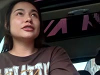 Me encantan las personas consideradas, las palabras amables y las miradas que lo dicen todo. Aprecio la conexión genuina, la dulzura con un toque de picardía y a quienes disfrutan cada momento.