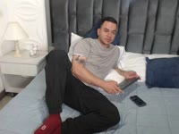 with my firm presence and confident look that does not go unnoticed. My manly bearing, calm smile and my deep voice that transmits confidence. I take care of my style without losing naturalness: I am elegant when it should be, relaxed when the moment calls for it. Passionate and with that sexy touch that comes more from my attitude than from words. I enjoy good conversation, challenges and the details that make a difference.