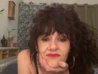 Zelie, sensual and carnal woman of 40 years old. I will be happy to spend a mischievous and complicit moment with you. I like to play, chat, have fun, dress up. I