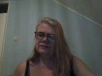 . Zwoel & Open-minded
Altijd nieuwsgierig, nooit veroordelend.
Jij fantaseert – ik laat het gebeuren.
Laat los... en laat mij je verrassen.