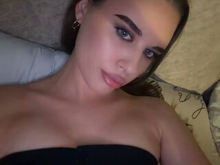 adult liveshow RhiannonJumper