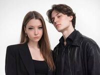 camcouple masturbating with dildo LeoAndMira