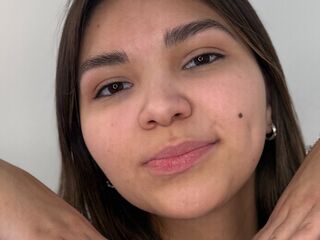 beautiful camgirl AdriaKunstlinger