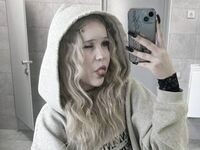 cam girl showing tits AlicaUwu