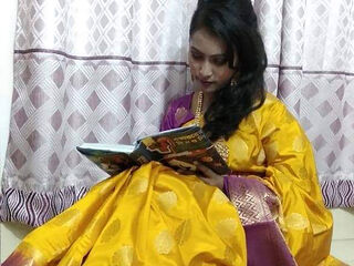 naughty cam girl fingering shaved pussy AllenaTaylor