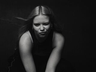 naked cam chatroom AngellaMaulin