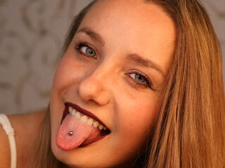 naked girl with cam fingering BelleCox