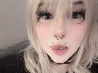 naughty cam girl masturbating BillyeRom