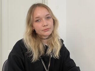 hot cam girl masturbating with sextoy BonnieRad