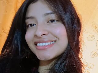chatroom cam CharlotteArosse