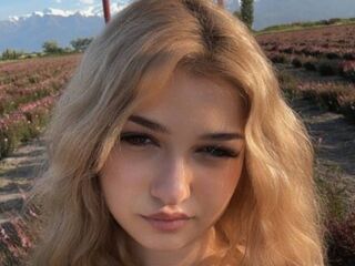naked cam girl masturbating with vibrator CloudyFox