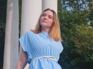 camslut topless DelphineLunan
