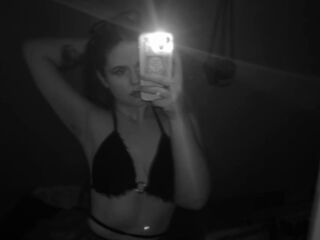 cam girl spreading pussy DoloresHuesing