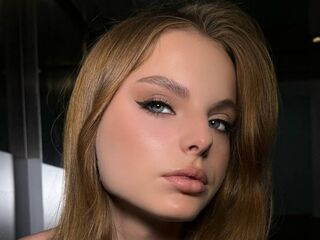 camwhore spreading pussy DoraWilliams