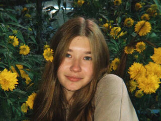 hot cam girl masturbating with vibrator GemaWiddows