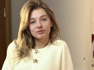 topless webcam girl IllaLafleche