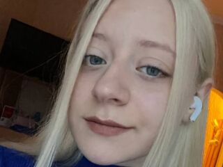 camslut topless JoannieMaglioli