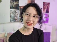 cam girl playing with sextoy JulietDavies