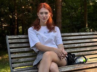 camgirl fingering bald pussy KiraBless