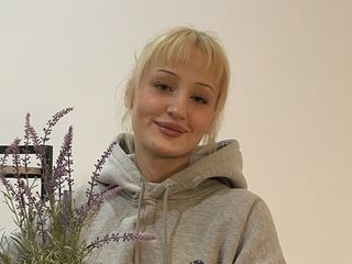 naked girl with webcam fingering KyungMikes