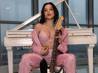 fingering girl webcam  LanaPiercey