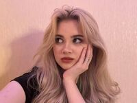 camgirl fingering shaved pussy LatoyiaCanpos