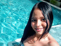 live webcam performer LauraVelle