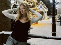 topless webcam girl LizabethGrounds
