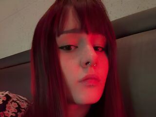 naked webcamgirl picture MaeveLith
