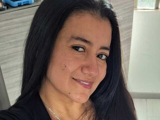 hot cam girl masturbating with vibrator MariaThomp