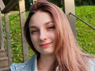 topless camgirl MaryaSerrin