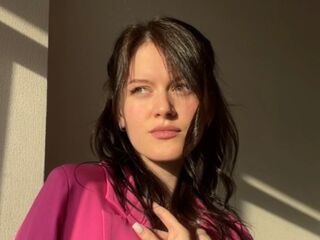 camslut showing pussy MaudGuerrido