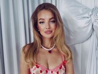 girl webcam show MayaGal