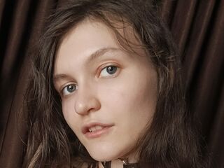 naughty camgirl masturbating with dildo MillieStrife