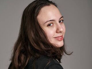 camwhore masturbating with sextoy MonaStout