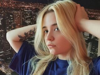 nude camgirl picture MonnieMoniz