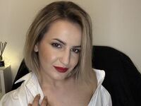 cam girl playing with vibrator SellenaMiller