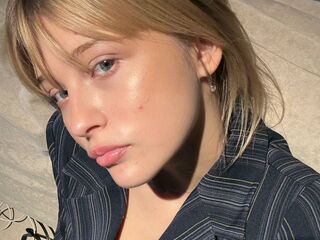 cam girl masturbating with dildo SoledadMadon