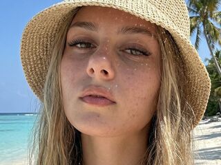 camslut topless StefaniBrowyn