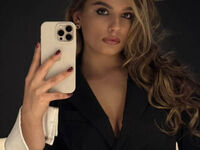 nude cam girl pic TaHillmer