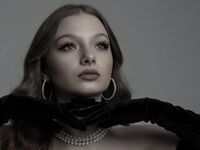 masturbating webcamgirl YuriHuprich